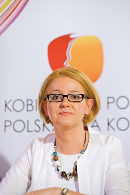 Projekt opracowany przez minister ds. równości Agnieszkę Kozłowską-Rajewicz zakładał, że działania wszystkich ministerstw musiałyby być zgodne z ideologią gender. Na szczęście ministerstwa nie poparły go