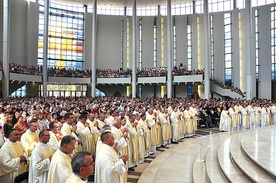Tłumy tarnowskich diecezjan wypełniły bazylikę Miłosierdzia Bożego w Łagiewnikach 