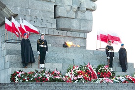 Warta honorowa przy pomniku Obrońców Wybrzeża