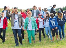 Międzynarodowa Arka Młodych ustawiła trzy maszty z żaglami na Trójstyku w Jaworzynce