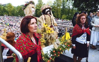 Uroczystości w Wąwolnicy połączone były z dożynkami i dziękczynieniem za tegoroczne plony