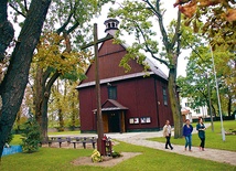 Kościół w Dobrzykowie jest jednym z zabytków zwiedzanych przez uczestników geocachingu. W jego pobliżu ukryta jest skrzynka założona jeszcze w 2011 roku