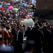 Wielkie powodzenie papieskich tweetów i audiencji