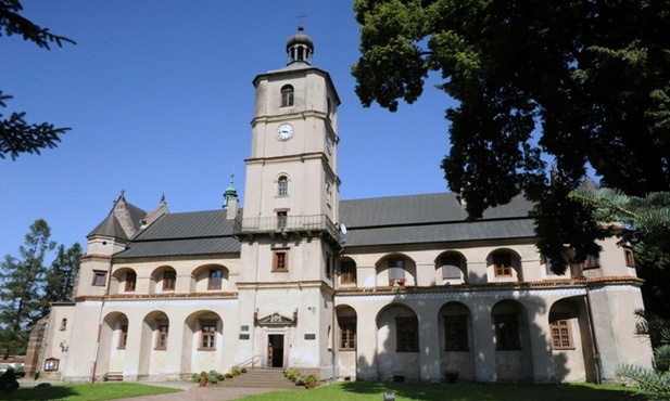 Fronton klasztoru cystersów w Wąchocku