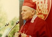 Jan Paweł II świętym w Niedzielę Miłosierdzia