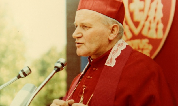 Jan Paweł II świętym w Niedzielę Miłosierdzia