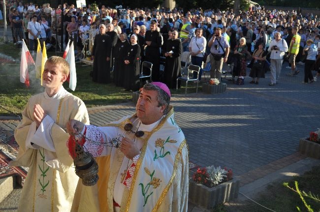 Nieszporom o Narodzeniu Matki Bożej przewodniczył abp Piotr Herkulan Malczuk z Ukrainy
