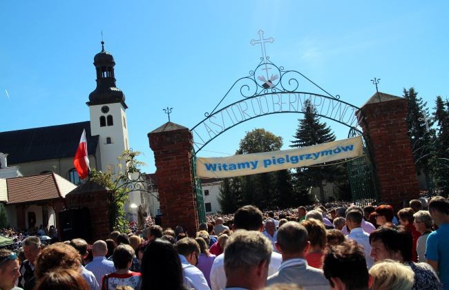 Tysiące wiernych przybyło 7 i 8 września do Skępego w uroczystość Narodzenia NMP