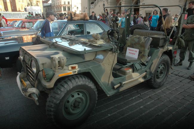 Stare samochody na Rynku Głównym