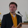 Szymon Hołownia w czasie spotkania z pilską młodzieżą poruszył tematy m.in. Kościoła, wiary i chrześcijaństwa