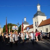 162. Piesza Pielgrzymka z Płocka zbliża się do sanktuarium Matki Bożej Skępskiej