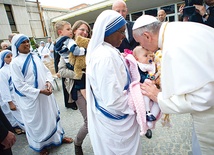  Papież Franciszek w watykańskim domu miłosierdzia „Dar Maryi”, otwartym w 1988 roku