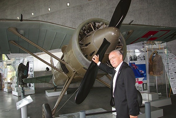 Dyrektor Krzysztof Radwan uważa, że samolot PZL P.11 ma symboliczne znaczenie dla lotnictwa polskiego. Na tej maszynie polski pilot strącił pierwszy samolot niemiecki w dniu rozpoczęcia drugiej wojny światowej