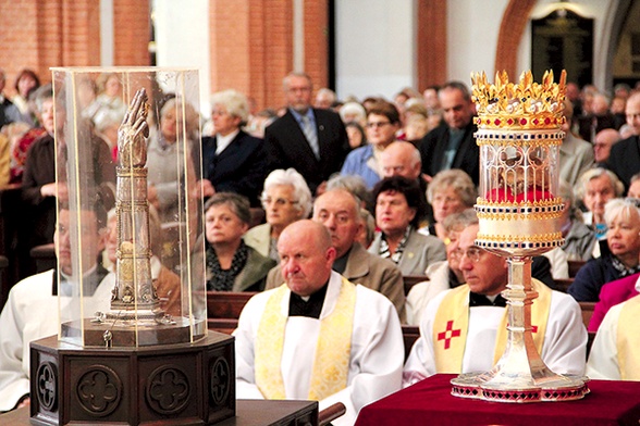 Procesja z relikwiami świętych Stanisława i Doroty to kilkunastoletnia tradycja we Wrocławiu  