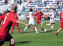  W finałowym meczu spotkali się reprezentanci Polski (w czerwonych koszulkach) i Łotwy