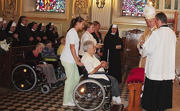 Eucharystii z udziałem sióstr elżbietanek, pacjentów i gości przewodniczył bp Piotr Greger 