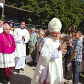  Tegorocznym uroczystościom w Gietrzwałdzie przewodniczył kard. Kazimierz Nycz