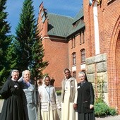  Kapituła generalna to również czas wspólnych rozmów, podczas których siostry lepiej się poznają, opowiadają o swojej pracy i codziennych trudach. – Prosimy wszystkich o modlitwę za nas, za nasze spotkanie, abyśmy potrafiły rozeznać wolę Bożą – prosi s. Kamila Leszczyńska