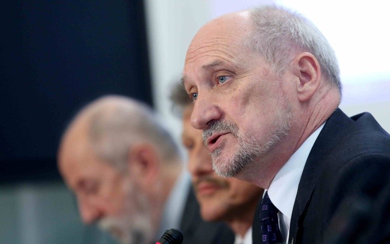 Macierewicz: Tusk, Klich i Miller nie dopełnili obowiązków