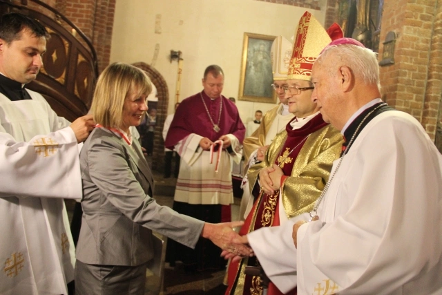 Odznaczenia dla świeckich