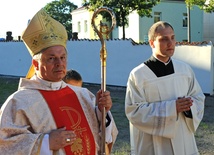 Ks. Tomasz Herc towarzyszy ordynariuszowi w czasie różnych uroczystości, dbając o piękno liturgii