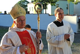 Ks. Tomasz Herc towarzyszy ordynariuszowi w czasie różnych uroczystości, dbając o piękno liturgii