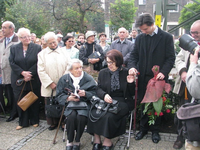 Popiersie Góreckiego odsłonięte