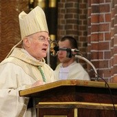 Abp Hoser modlił się w intencji Polaków zamordowanych po wojnie w katowniach NKWD i UB