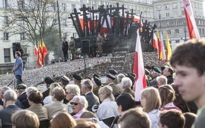 Pod pomnikiem przy ul. Muranowskiej