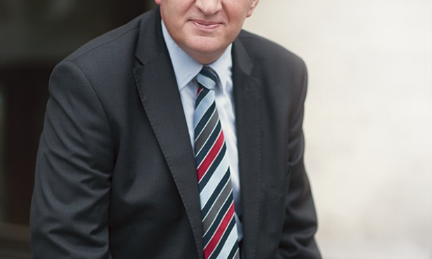 Dr Jarosław Gowin – pochodzi z Jasła, w latach 1994–2005 redaktor naczelny miesięcznika „Znak”. Od 2005 r. do września 2013 poseł PO, a w latach 2011–2013 minister sprawiedliwości