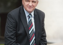 Dr Jarosław Gowin – pochodzi z Jasła, w latach 1994–2005 redaktor naczelny miesięcznika „Znak”. Od 2005 r. do września 2013 poseł PO, a w latach 2011–2013 minister sprawiedliwości