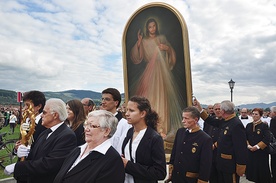  Obraz i relikwie będą odwiedzały parafie, domy zakonne, szpitale i więzienia