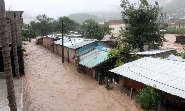 48 ofiar huraganu i sztormu tropikalnego