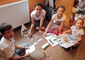 Marzena Petela z Zabrza uczy w domu swoje dzieci: Tymoteusza (V klasa), Weronikę (III klasa) i Karolinę (zerówka)