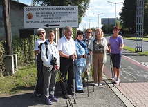 Nordic walking w grupie z Bystrzańskiej ma swoich wytrwałych amatorów