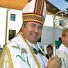 Abp Piotr Herkulan Malczuk urodził się w polskiej rodzinie w Mołdawii. Złożył śluby zakonne w Zakonie Braci Mniejszych. Od 2011 roku jest biskupem kijowsko-żytomierskim obrządku łacińskiego