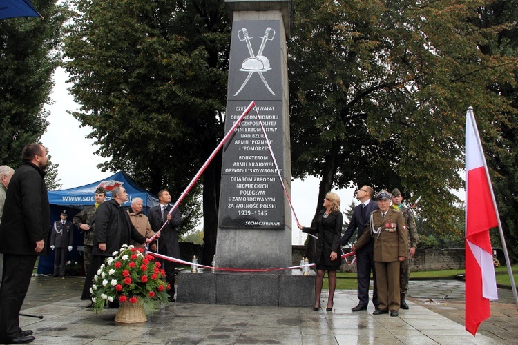 Odłonięcie pomnika poległych w Sochaczewie