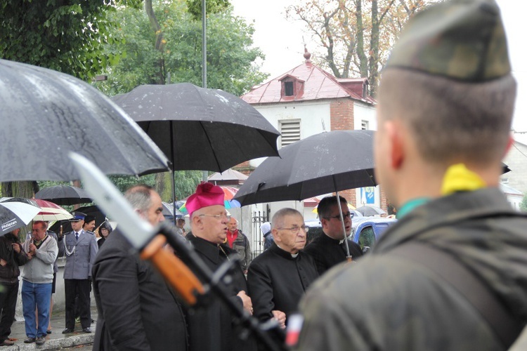 Odłonięcie pomnika poległych w Sochaczewie