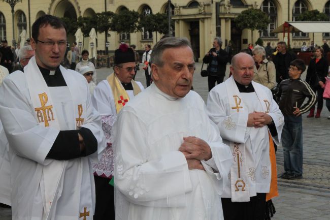 Procesja z relikwiami śś. Stanisława i Doroty