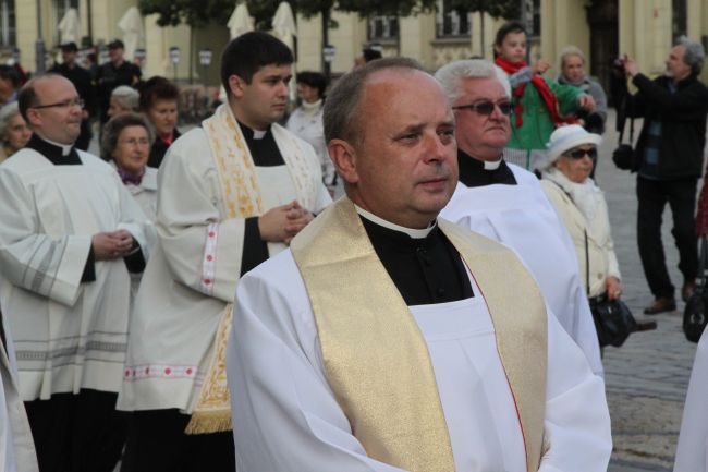 Procesja z relikwiami śś. Stanisława i Doroty