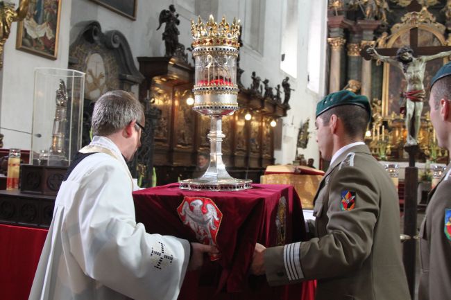 Procesja z relikwiami śś. Stanisława i Doroty