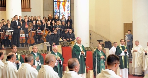 Eucharystii przewodniczył metropolita katowicki abp Wiktor Skworc