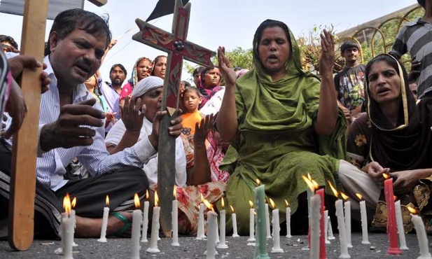Protesty chrześcijan po zamachu w Pakistanie
