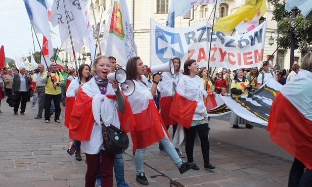 Skrajne reakcje na marsze dla życia