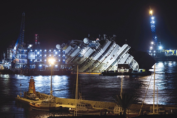 Najtrudniejszą częścią podnoszenia wraku „Costa Concordia”  było ustawienie go w pionie