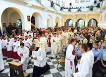 Świątynię wypełnili przede wszystkim młodzi z parafii dekanatu Radom-Wschód