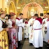  Biskup Jan Kopiec pobłogosławił odnowiony instrument 