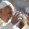 Papież o plotkarzu: niech ugryzie się w język