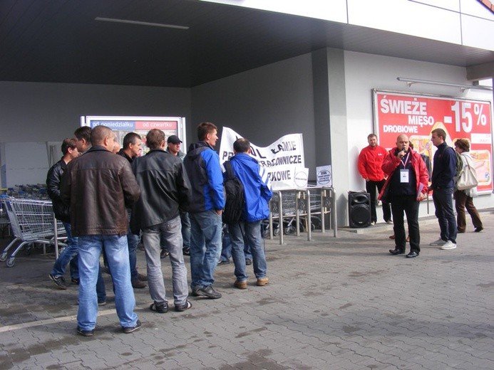 Protest przed Lidlem