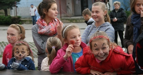 Każdy chciał być jak najbliżej sceny